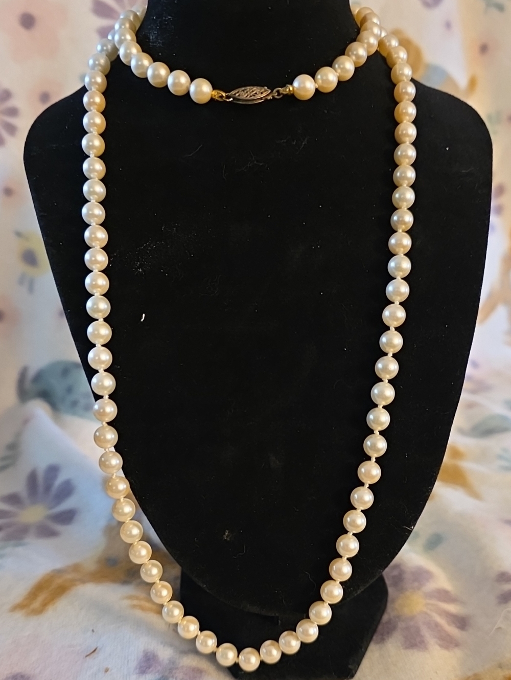 Classic Cream Pearl Necklace - Elegant Women's Jewelry